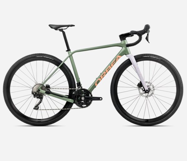 Descubre la Orbea Terra H40 2025: bici gravel ligera de aluminio y carbono, Shimano GRX 10V, frenos hidráulicos, ruedas 700c con cubiertas Vittoria Terreno.