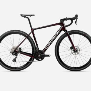 Orbea Terra M30Team 2025 bicicleta gravel de carbono en color negro, equipada con grupo Shimano GRX RX820 de 12 velocidades, frenos hidráulicos RX400, ruedas Tubeless Ready 700c y sillín Prologo Akero, ideal para rutas largas y terrenos mixtos.