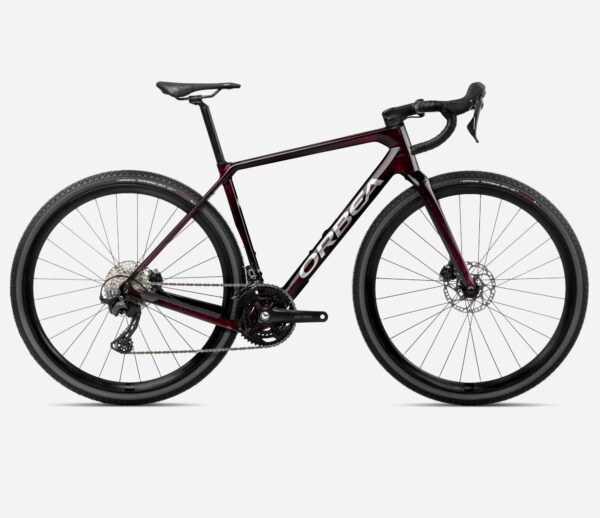 Orbea Terra M30Team 2025 bicicleta gravel de carbono en color negro, equipada con grupo Shimano GRX RX820 de 12 velocidades, frenos hidráulicos RX400, ruedas Tubeless Ready 700c y sillín Prologo Akero, ideal para rutas largas y terrenos mixtos.