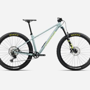 Orbea Laufey H-LTD 2025 bicicleta MTB de aluminio, equipada con horquilla Fox 34, transmisión Shimano SLX/XT 1x12, frenos hidráulicos M6120 y ruedas Race Face AR 30c Tubeless Ready, diseñada para senderos técnicos y descensos exigentes.