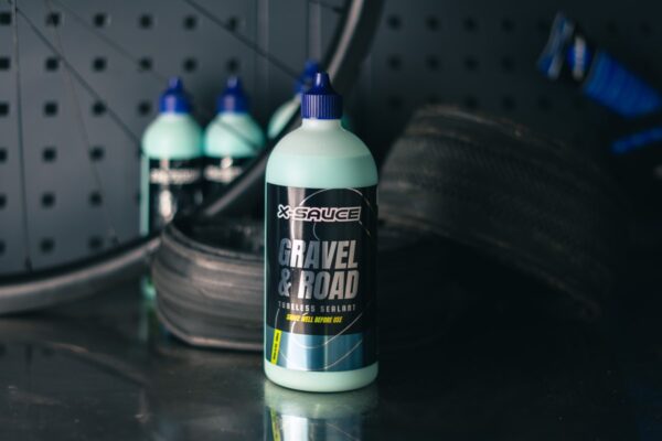 Sellante tubeless X-Sauce Gravel & Road 500ml para bicicletas de carretera y gravel, antipinchazos con látex natural y partículas biodegradables.