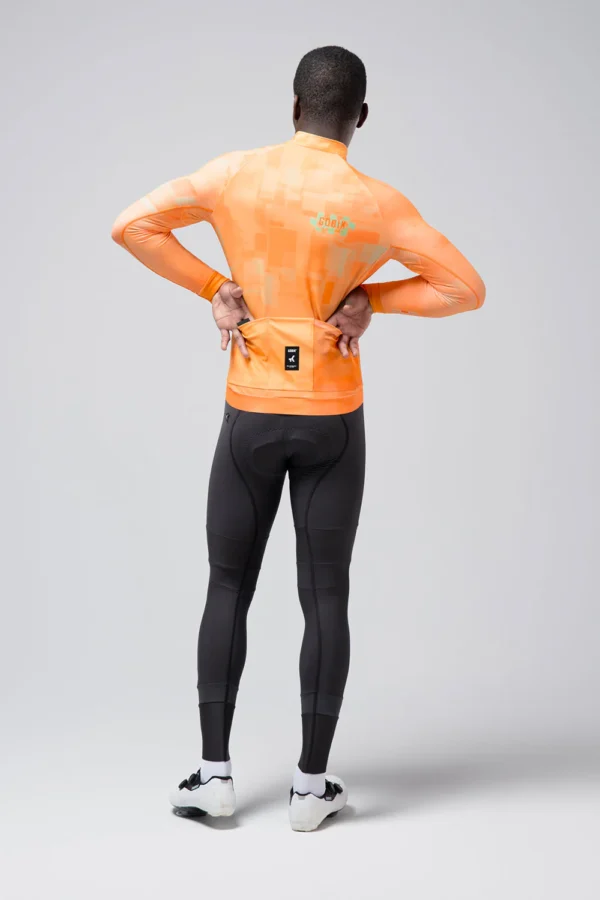 Description: Perfect for your workouts and regular outings on days with cool temperatures, this model is designed to offer the ideal balance between thermal comfort and performance. Its technical fabric not only provides lightweight insulation, but also ensures optimal breathability, preventing overheating during exertion. It fits our body optimally, enhancing aerodynamics, but with enough room to use a base layer if the temperature requires it. The mesh panels under the arms offer extra ventilation, helping to eliminate residual heat. Highly elastic technical fabric. Warm interior with microfleece. Mesh panels underarms for extra ventilation. Sleeves in very light and flexible fabric. Anatomic cuffs with laser cut. Hidden inverted zipper. 3 rear pockets + 1 side pocket. 2 with GRS system and 2 in mesh fabric. New full silicone waistband. Reflective details on pocket and collar.