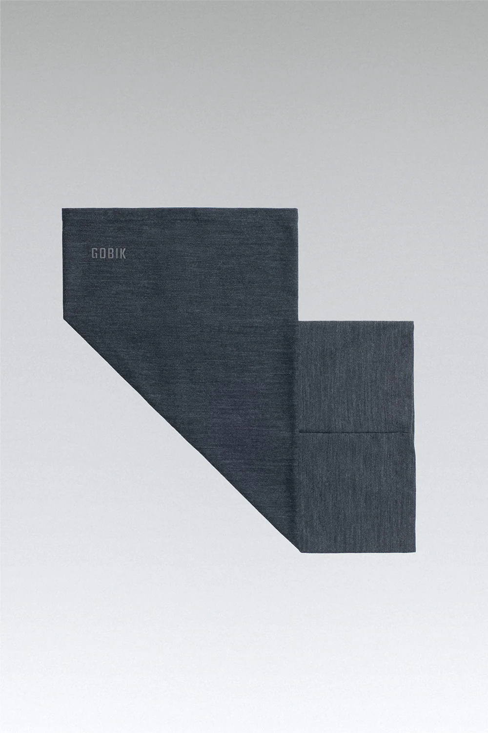 Bandana Gobik Moonbah Solid Graphite unisex para ciclismo, color grafito, ligera, transpirable y perfecta para uso bajo el casco, disponible en Bikes Moncayo.