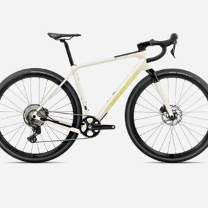 Orbea Terra M30Team 2025 bicicleta gravel monoplato de carbono, equipada con Shimano GRX 12 velocidades, frenos hidráulicos RX400, ruedas Tubeless Ready 700c y sillín Prologo Akero, ideal para rutas largas y terrenos mixtos.
