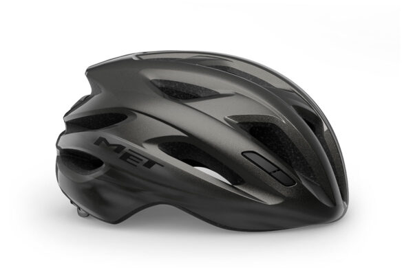 El Casco MET Idolo 2 ofrece la combinación perfecta de ligereza, ventilación y protección para ciclistas de carretera y entrenamientos exigentes. Con construcción In-Mould, sistema de ajuste Safe-T Advance +, diseño aerodinámico y acolchados transpirables, garantiza máximo confort y rendimiento en cada ruta. Ideal para ciclistas que buscan un casco moderno, cómodo y eficiente para largas distancias.