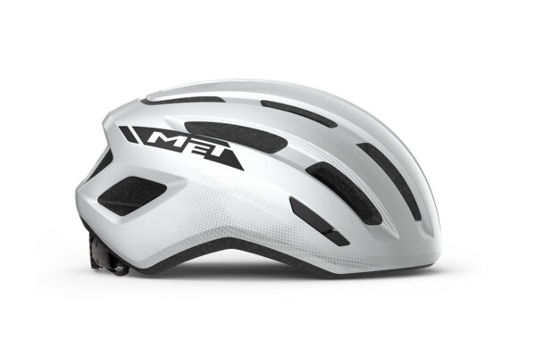 El MET Miles MIPS es un casco diseñado para ofrecer la máxima protección y confort a ciclistas urbanos, usuarios de e-bike y amantes del cicloturismo. Combina un diseño moderno, materiales de alta calidad y tecnología avanzada para garantizar una experiencia segura y cómoda en cada trayecto. Gracias a su construcción ligera, ventilación eficaz y sistema de seguridad MIPS-C2®, este casco se posiciona como una de las mejores opciones para quienes buscan seguridad y rendimiento sin renunciar al estilo.