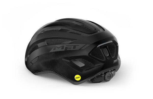 El MET Miles MIPS es un casco diseñado para ofrecer la máxima protección y confort a ciclistas urbanos, usuarios de e-bike y amantes del cicloturismo. Combina un diseño moderno, materiales de alta calidad y tecnología avanzada para garantizar una experiencia segura y cómoda en cada trayecto. Gracias a su construcción ligera, ventilación eficaz y sistema de seguridad MIPS-C2®, este casco se posiciona como una de las mejores opciones para quienes buscan seguridad y rendimiento sin renunciar al estilo.