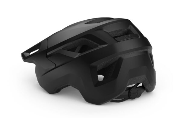 El MET Shelter es un casco diseñado para ciclistas de montaña, gravel, e-bike y rutas off-road que buscan un equilibrio entre seguridad, ventilación, ajuste y ligereza. Su versatilidad lo convierte en una opción ideal tanto para rutas de trail como para salidas de cross-country o gravel, ofreciendo una protección fiable sin sacrificar comodidad ni estilo. Gracias a su construcción robusta, su cobertura trasera extendida y un sistema de ajuste eficaz, el Shelter aporta todo lo necesario para enfrentar terrenos técnicos con confianza.