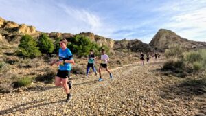 Iván Garbayo Hernández compitiendo en la 10K Academia General Militar con la camiseta de Bikes Moncayo en un recorrido exigente