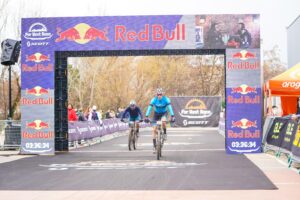 Javier Lahuerta representa a Bikes Moncayo en la Far West Race 2026, una prueba MTB extremadamente dura marcada por el barro y condiciones muy complicadas que logró finalizar.