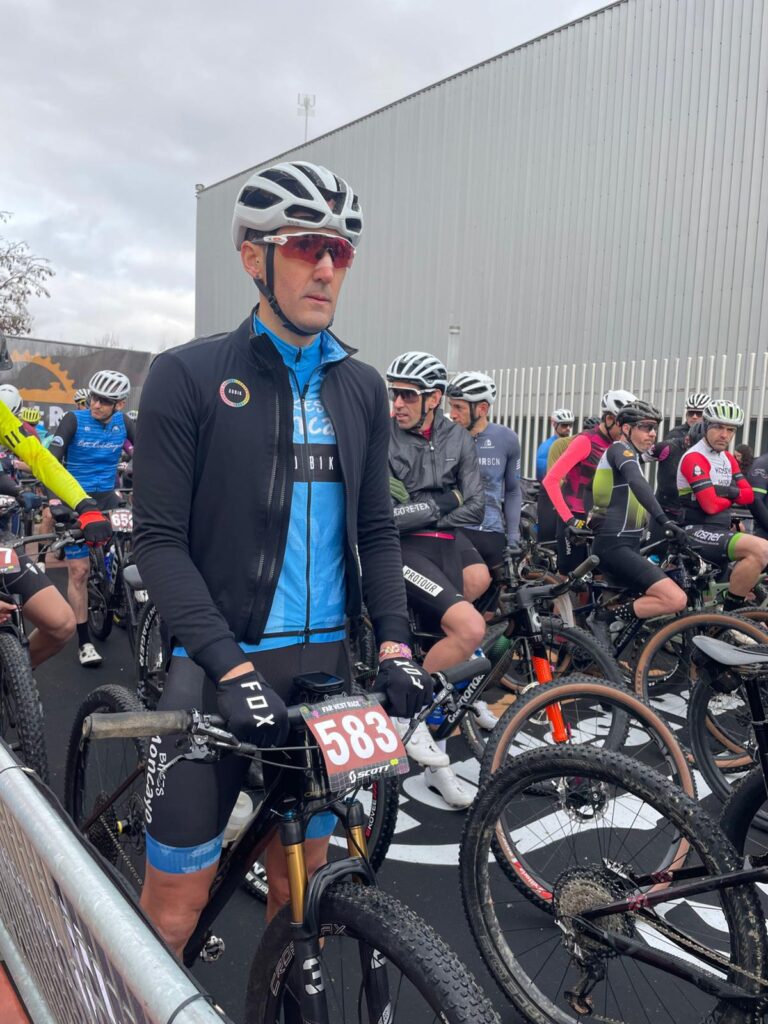 Javier Lahuerta representa a Bikes Moncayo en la Far West Race 2026, una prueba MTB extremadamente dura marcada por el barro y condiciones muy complicadas que logró finalizar.