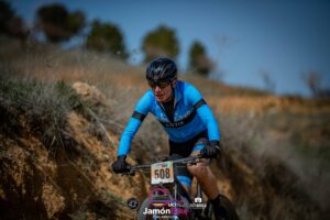En esta ocasión, nuestro único representante fue Manuel Lapuente Cintora (Manolo), quien volvió a demostrar que la experiencia, la constancia y la pasión por el ciclismo siguen marcando la diferencia.