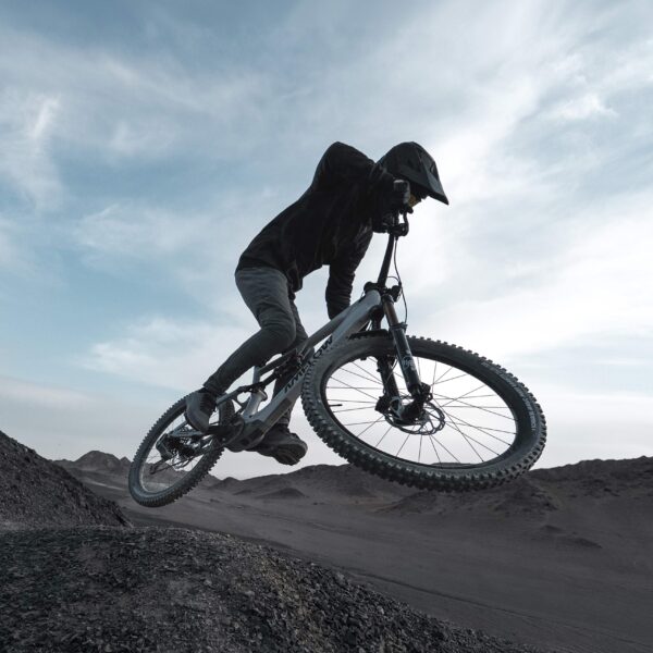 Bicicleta eléctrica Amflow PX Pro Carbon 700 Wh enduro con motor Avinox M2S 150 Nm y suspensiones FOX