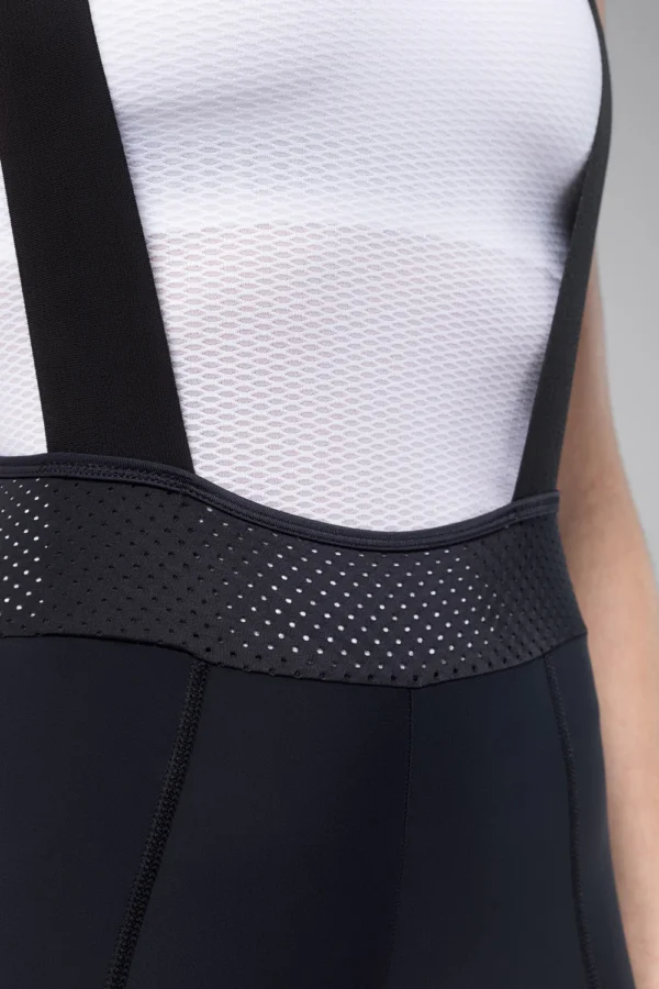 El Culotte Corto Gobik Limited 6.0 Mujer Black combina comodidad, transpirabilidad y ajuste ergonómico. Con badana K6 Elastic Interface® y compresión media, es perfecto para rutas largas y entrenamientos en días cálidos.