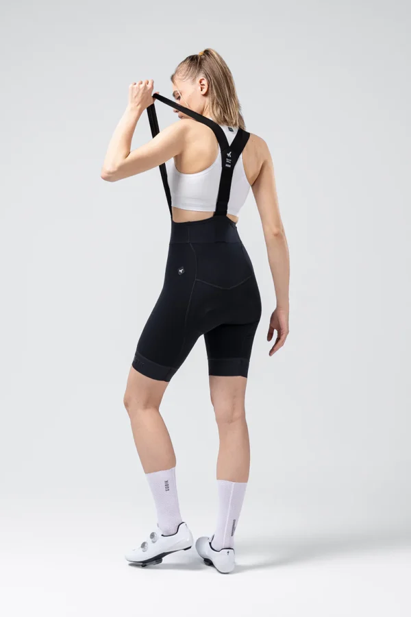 Compra el culotte Gobik Absolute 7.0 Mujer Black con badana K9 Graphene, tirantes ergonómicos y máxima transpirabilidad para ciclismo de carretera.