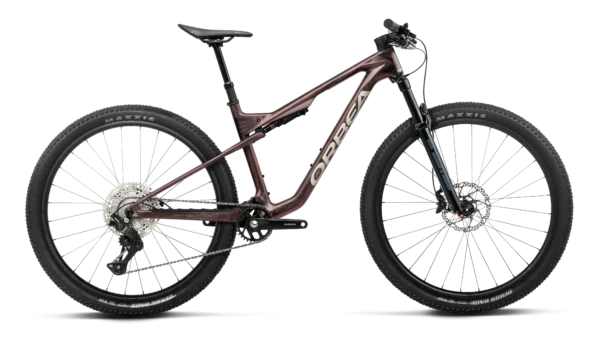 Compra la Orbea Oiz M30 2027, una bicicleta MTB de carbono con suspensión RockShox de 120 mm, transmisión Shimano de 12 velocidades y tija telescópica.